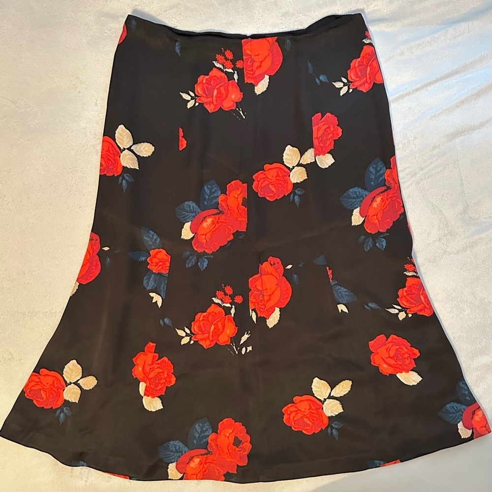 Club Monaco Fit & Flare Satin Midi Skirt Black Red Roses Trumpet Mermaid 12